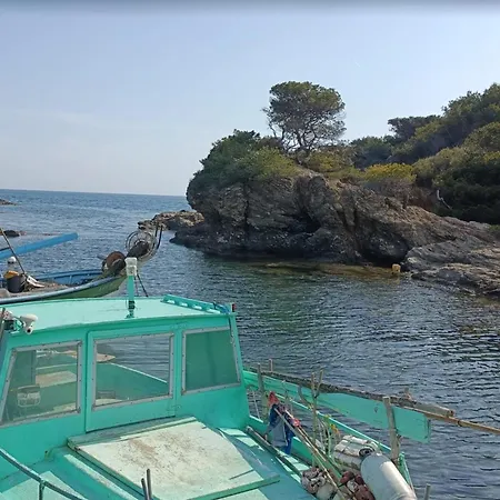 Charming - 9 Min Walk From The Appartamento
